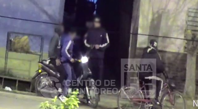 Las cámaras lograron dar con el delincuente y la moto robada.