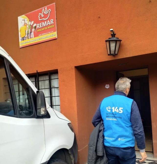 Uno de los agentes que realizó los allanamientos en una sede de Remar.