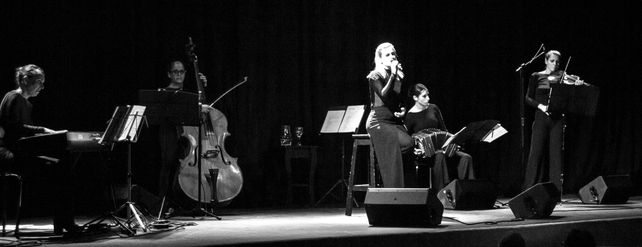 Tardecita Tanguera, un show rosarino que se presenta en el Teatro Fundación Astengo