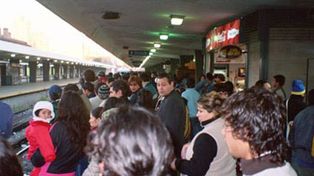 P&aacute;nico y 31 heridos al accidentarse un tren cerca de la estaci&oacute;n Once