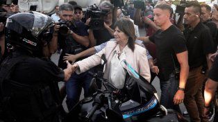 Bullrich recibió a las fuerzas federales en su desembarco en Rosario