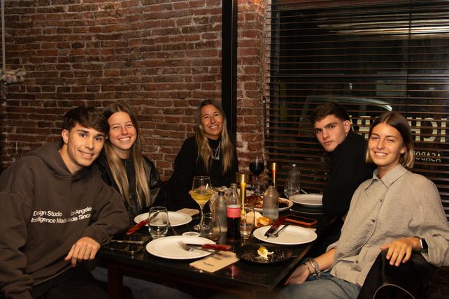 Valentino Carelli, Clara Bernardi, Laura Doraro, Justo Villavicencio y Carola Bernardi