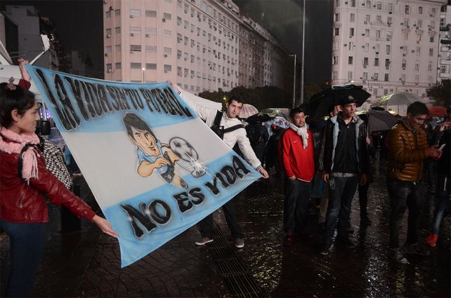 La lluvia no frenó a cientos de fanáticos