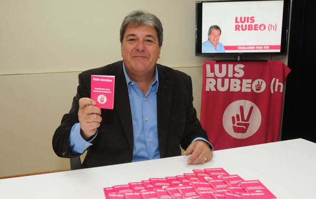 Luis Rubeo se prueba el traje de candidato a renovar su banca