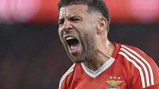 Otamendi volvió a convertir en el triunfo de Benfica