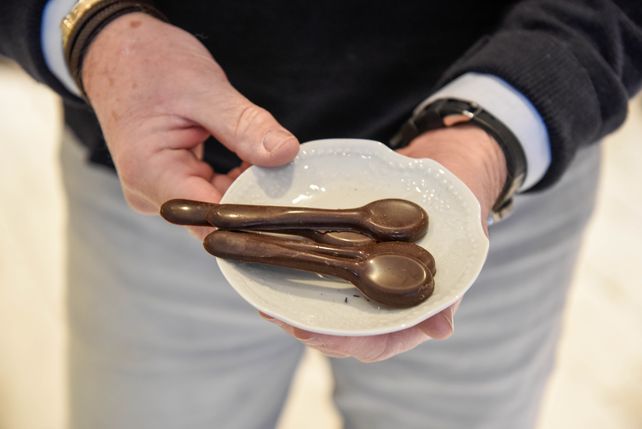 Una gran idea: chocolate del bueno con forma de cucharita para submarino.