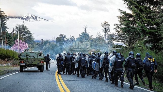 Fuerte operativo para el desalojo de mapuches en Villa Mascardi