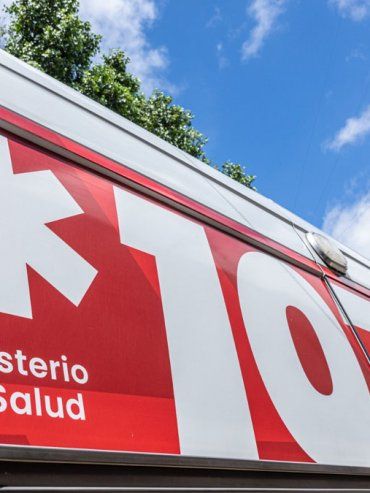 Un ataque a pedradas contra una ambulancia del 107 en Bº Los Hornos dejó a una abuela operada sin atención médica
