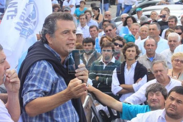 Etchevehere pidió “no asfixiar al campo con impuestos”