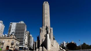 Con la demora en la ley Bases, el Monumento a la Bandera aparece como una sede posible del Pacto de Mayo, que podría trasladarse al 20 de junio.&nbsp;