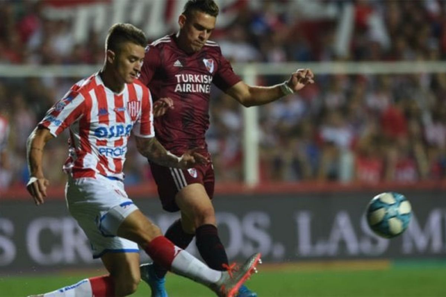 Con la llegada de Juan Manuel Azconzábal el defensor Franco Calderón perdió la titularidad en Unión.