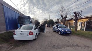 Acribillaron a una camioneta del Servicio Penitenciario: un preso y un carcelero heridos