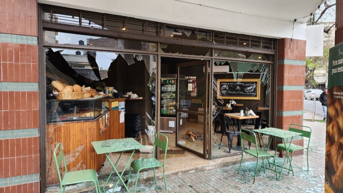Una explosión sacudió a un bar del centro rosarino y una empleada sufrió quemaduras
