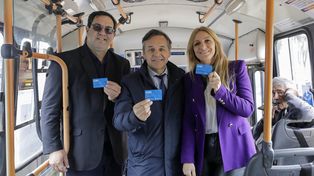 El ministro de Transporte Diego Giuliano, junto a la directora Nacional de Migraciones, Florencia Carignano y el intendente de Reconquista, Amadeo Vallejos.