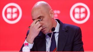 Hasta las manos. Luis Rubiales ahora deberá defenderse en la Justicia de las acusaciones que pesan sobre su figura.