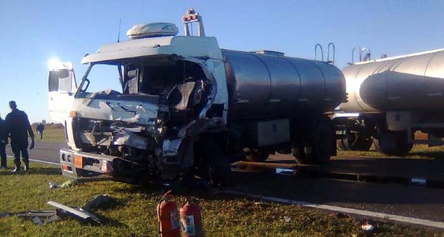 Son trece los muertos tras choque frontal entre un cami&oacute;n y una combi en Vedia