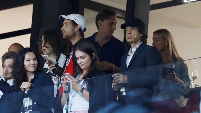 Mick Jagger fue fotografiado en el estadio de Wembley durante el partido que Inglaterra le ganó a Dinamarca