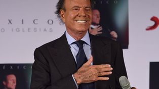 Julio Iglesias le pegó duro al xenófobo Donald Trump