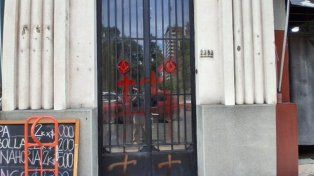 Vandalismo en el frente del Templo Masón de la ciudad de Santa Fe