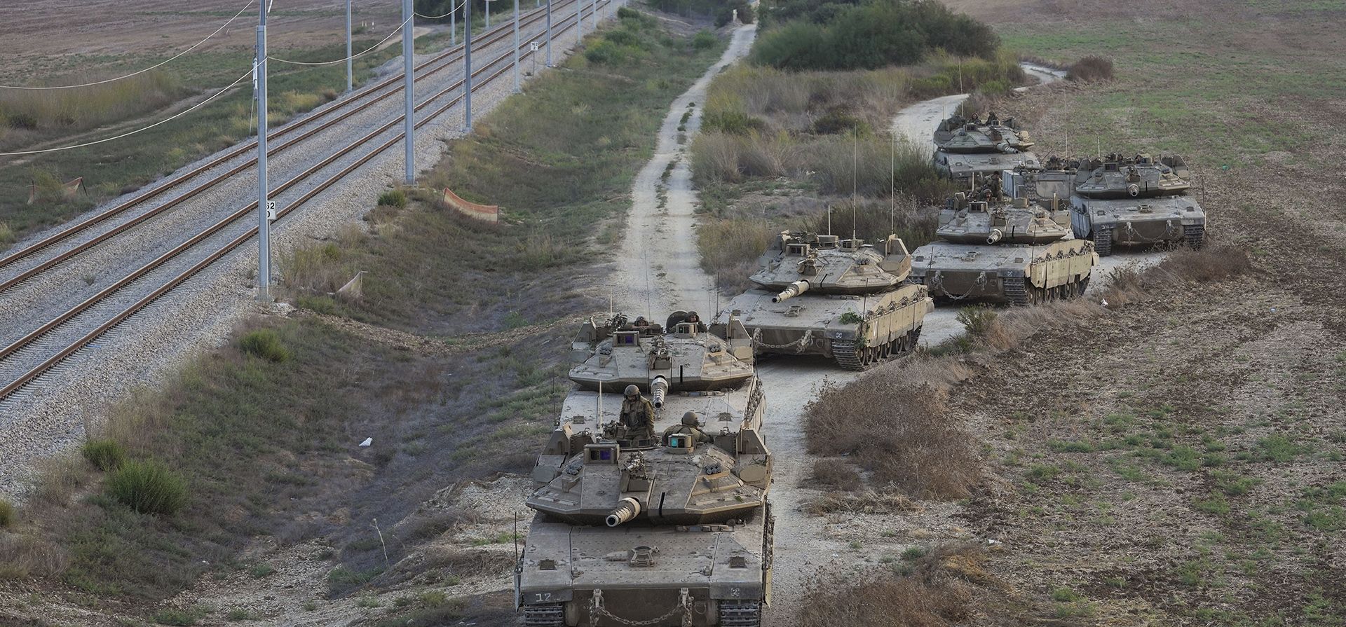 Tanques israelíes se mueven cerca de la frontera israelí con Gaza, Israel, el miércoles 11 de octubre de 2023. (Foto AP/Erik Marmor) Tanques israelíes se mueven cerca de la frontera israelí con Gaza, Israel, el miércoles 11 de octubre de 2023. (Foto AP/Erik Marmor)