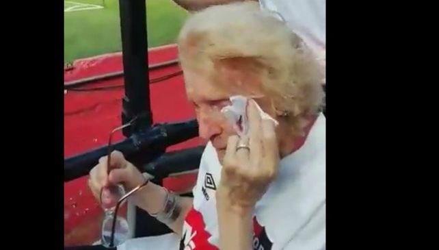 La abuela de Newells que se hizo viral volvió a la cancha después de 50 años