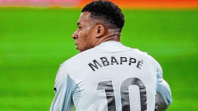 Mbappé sufrió una lesión muscular.