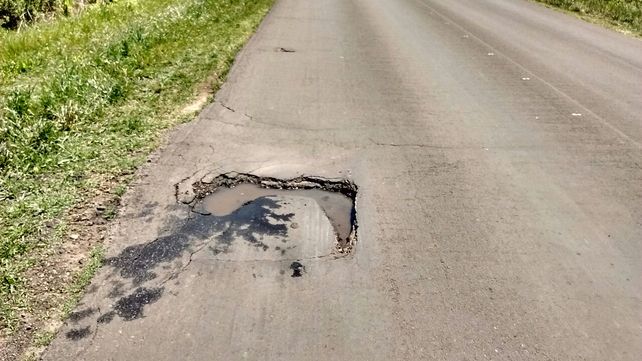 Grave choque frontal en la ruta 20 debido al mal estado del asfalto