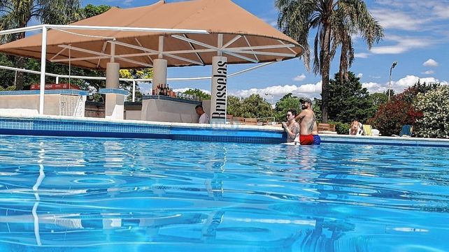 Brusselas presentó este sábado su Club de Verano en Postal de Sol.