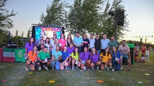 El cuerpo de profesores de la colonia junto a autoridades provinciales y comunales.