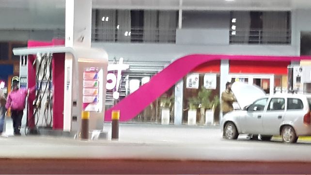 Sonría... lo estamos filmando: asaltó una estación de servicio a cara descubierta