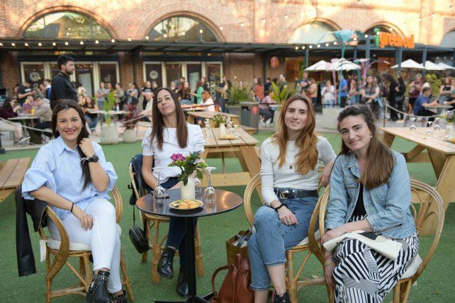 Dana Trobbiani, Daniela Marozzi, Florencia y Nadia Bobillo