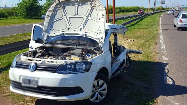 Impresionante accidente en la Circunvalación oeste: un auto se partió en dos