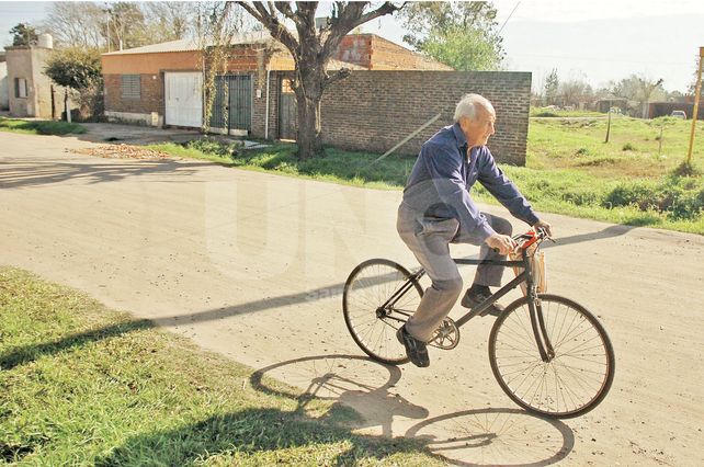 Una tradición. El transitar por las calles de San José es tranquilo. Por eso muchos aún conservan la costumbre de hacer los mandados en bicicleta o solo para pasear.