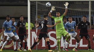 Huracán no pudo meterse en los grupos de la Copa Libertadores.