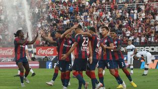 La locura es toda de San Lorenzo, que goleó a Gimnasia y visitará a Newells como único líder de la LPF.