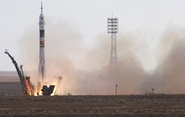 La nave Soyuz despegando del cosmódromo de Baikonur en el centro sur de Rusia.