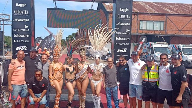 El Carnaval del País le puso color al Ironman