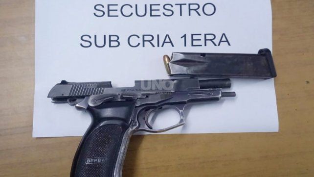 Una pistola calibre 9 mm secuestrada a un menor en Centenario luego de un tiroteo