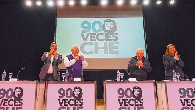 El uruguayo disertó en la charla Los legados del Che