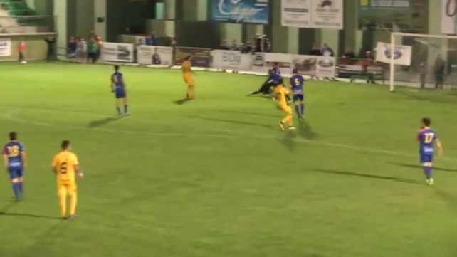 De no creer: El árbitro terminó el partido cuando la pelota estaba entrando en el arco...