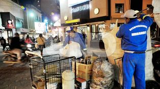 Ex carreros forman una cooperativa para recolectar residuos en el microcentro