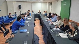 El CGE confirmó que los días que los docentes no trabajen no se pagan. Los gremios exigen la devolución de los descuentos de noviembre.