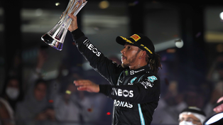 Lewis Hamilton seguirá en Mercedes para afrontar el calendario 2022 de la Fórmula 1.
