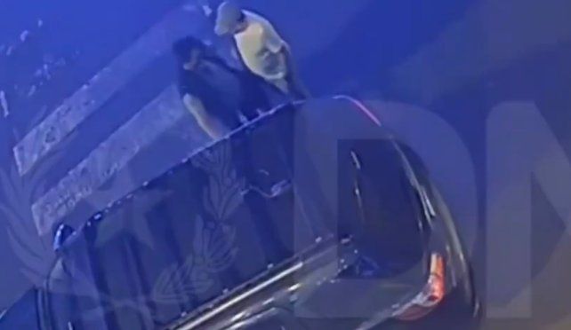 Difunden el video del momento en que le encontraron al exsenador Edgardo Kueider la mochila con u$s 200.000