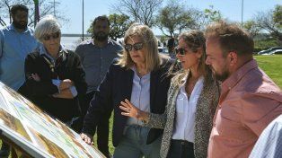 La intendenta Rosario Romero, junto a otros funcionarios, recorrió el Patito Sirirí.&nbsp;