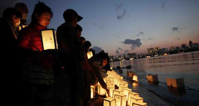 Jap&oacute;n recuerda el aniversario del tr&aacute;gico tsunami y terremoto