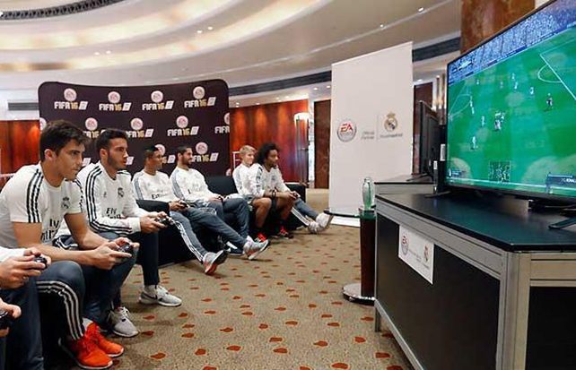 Los clubes de fútbol no sólo juegan la versión real del deporte sino también la virtual.