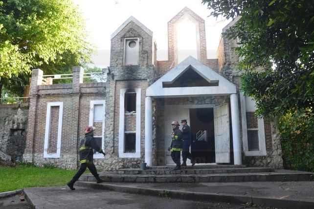 Valiosas pérdidas tras incendio en el centro cultural Gloria Montoya