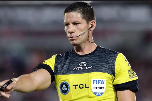Maximiliano Nicolás Ramírez tendrá su primer clásico rosarino como árbitro.