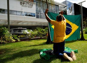 Tras una cirugía de 12 horas, Jair Bolsonaro permanece en terapia intensiva